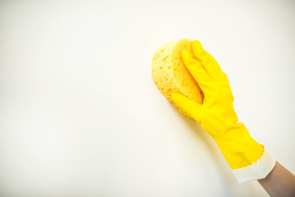 How Do I Clean Walls Before Painting?